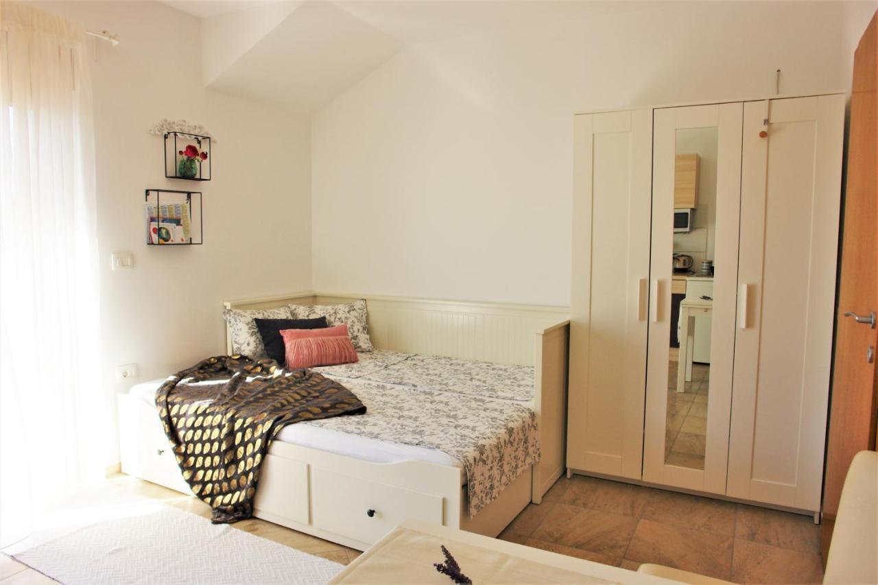 Iva Apartmani Vodice Exterior photo