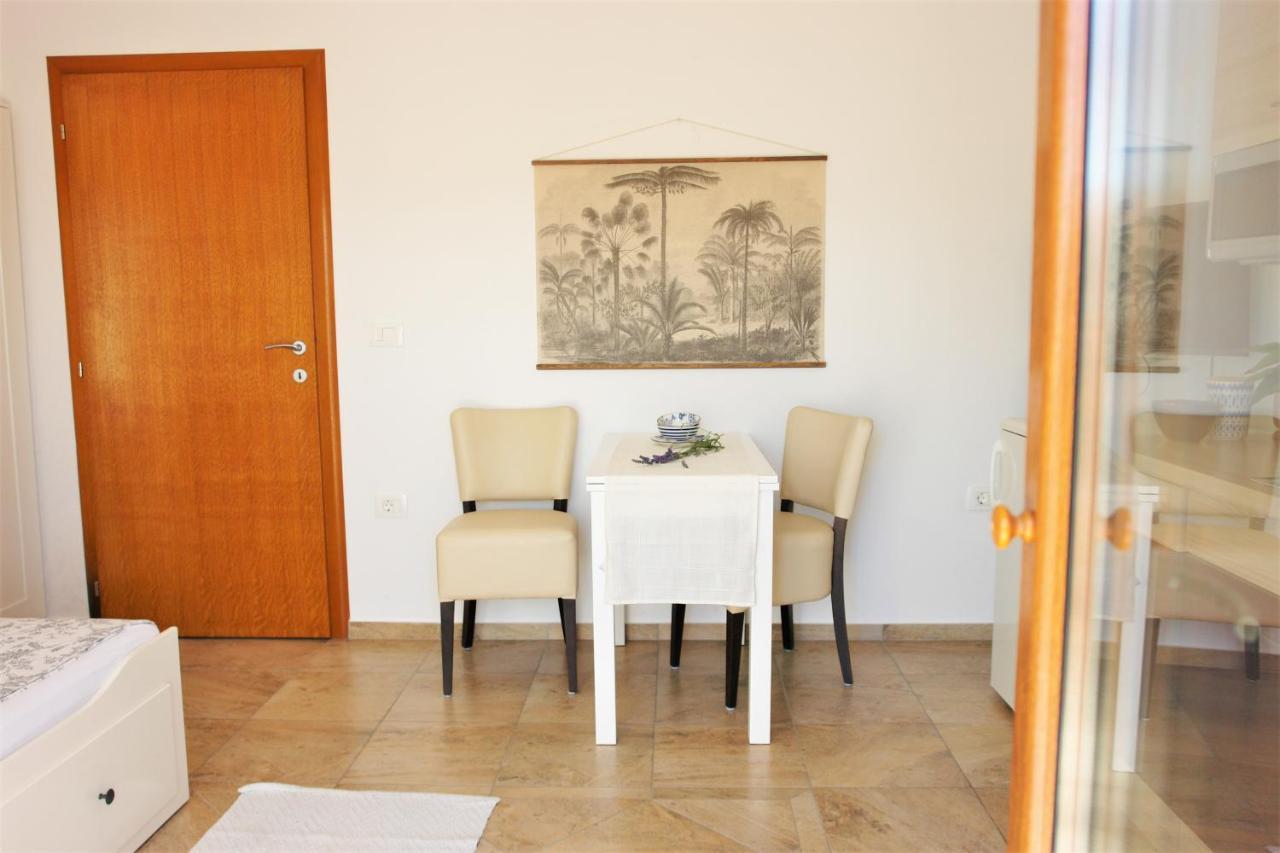 Iva Apartmani Vodice Exterior photo