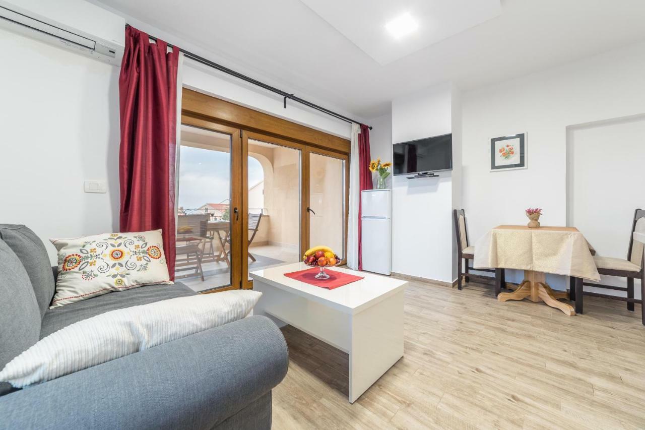 Iva Apartmani Vodice Exterior photo