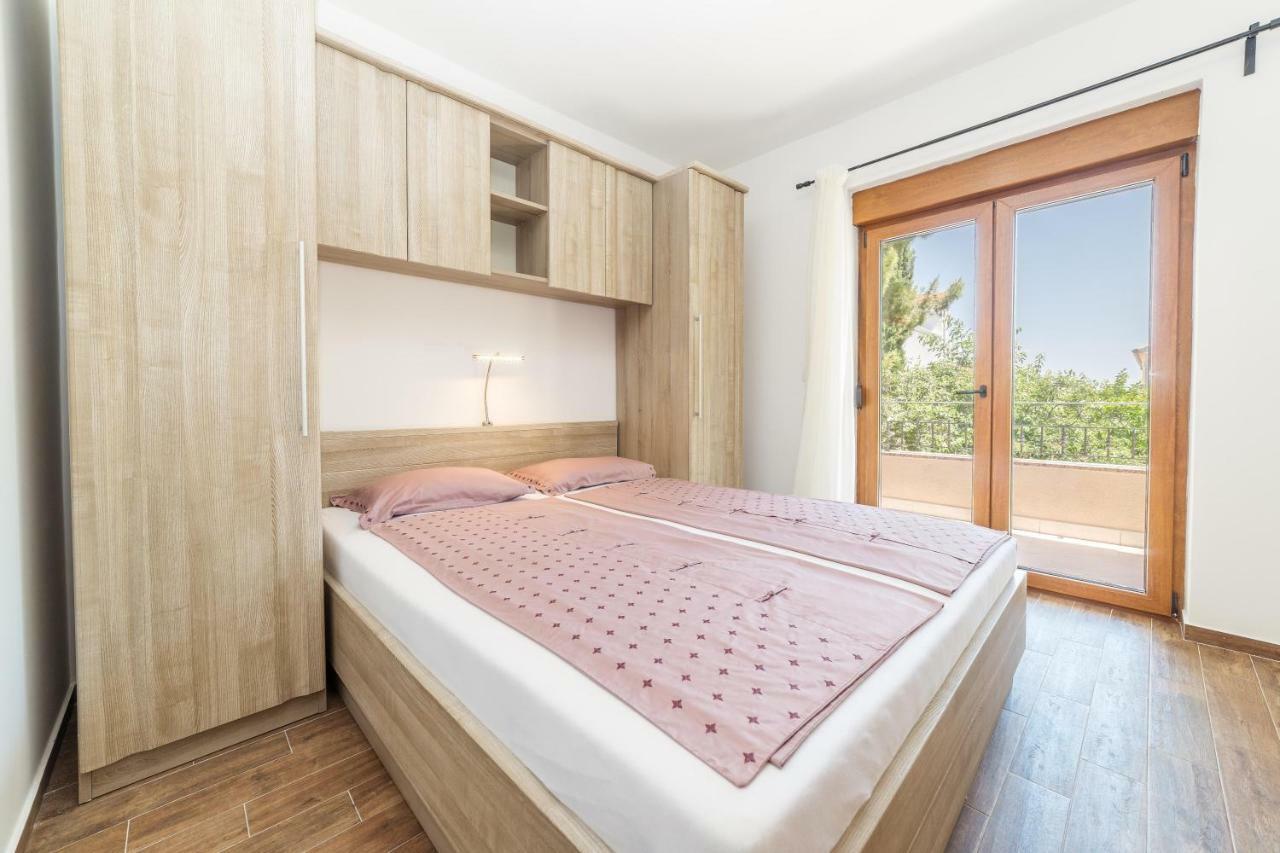 Iva Apartmani Vodice Exterior photo
